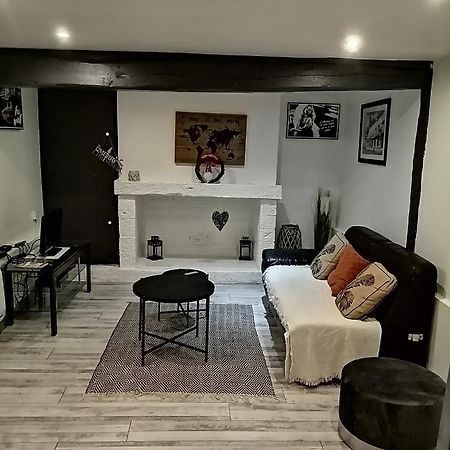 Maison Diana A 400 Metres A Pieds De L'Aeroport Tille ภายนอก รูปภาพ